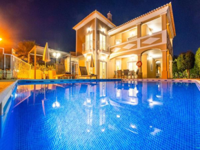 Modern Villa with Sea Views
